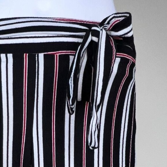 Pull&Bear Belted Striped Pull-On Gaucho Pants - Picture 4 of 10
